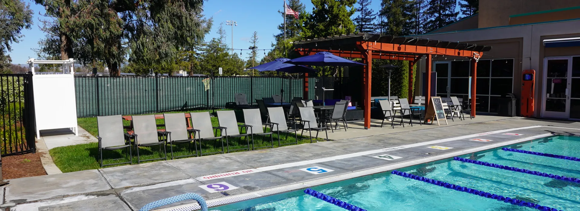 SV poolside seating